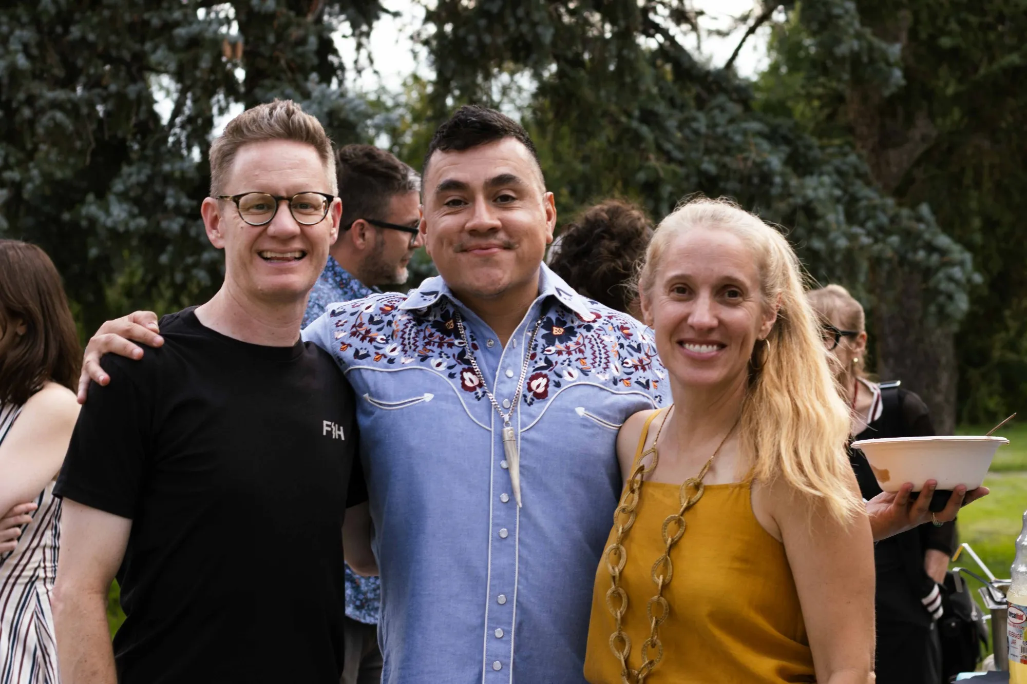 Alfredo Reyes con amistades en el arranque en City Park